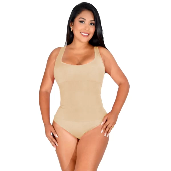 Faja body color beige con tirantes anchos