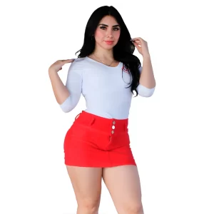 Modelando falda short con faja en color rojo